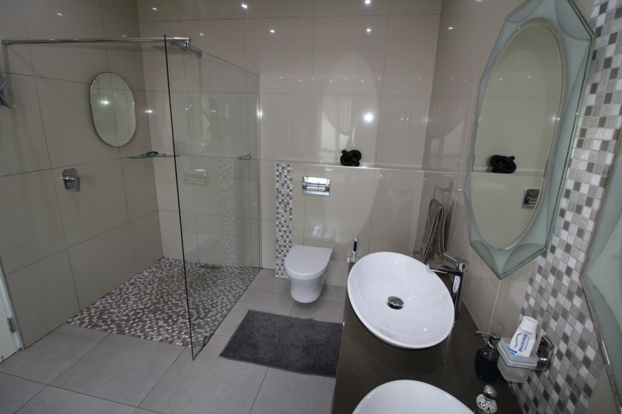 5 Bedroom Property for Sale in Kingswood Golf Estate Western Cape